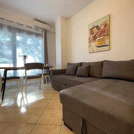 Beachfront 2br Sea View - By Enjoy Travel Golem (Tirana)