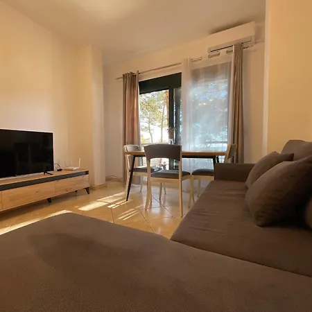 Beachfront 2br Sea View - By Enjoy Travel * Golem (Tirana)